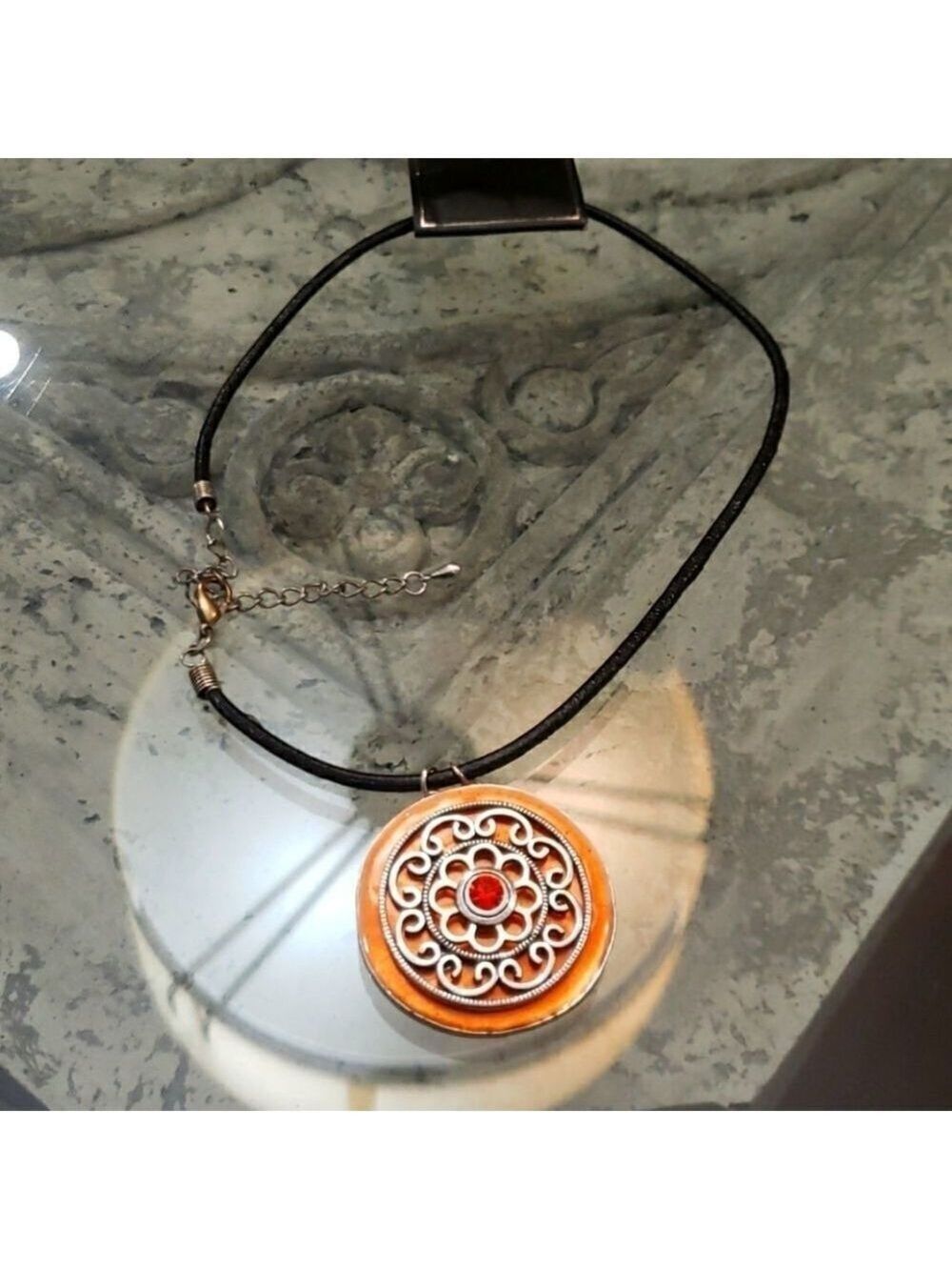 Choker style neclace